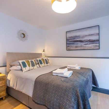 Modern Apt Near Gardens With Large Decking Area - Vivre Retreats Борнмът Екстериор снимка