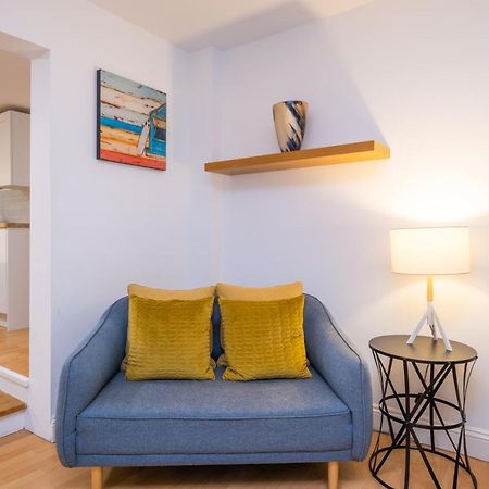 Modern Apt Near Gardens With Large Decking Area - Vivre Retreats Борнмът Екстериор снимка