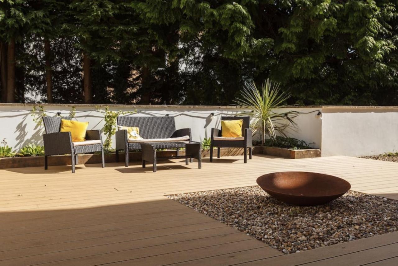 Modern Apt Near Gardens With Large Decking Area - Vivre Retreats Борнмът Екстериор снимка