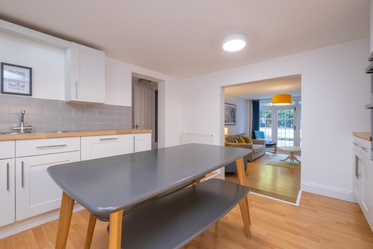 Modern Apt Near Gardens With Large Decking Area - Vivre Retreats Борнмът Екстериор снимка