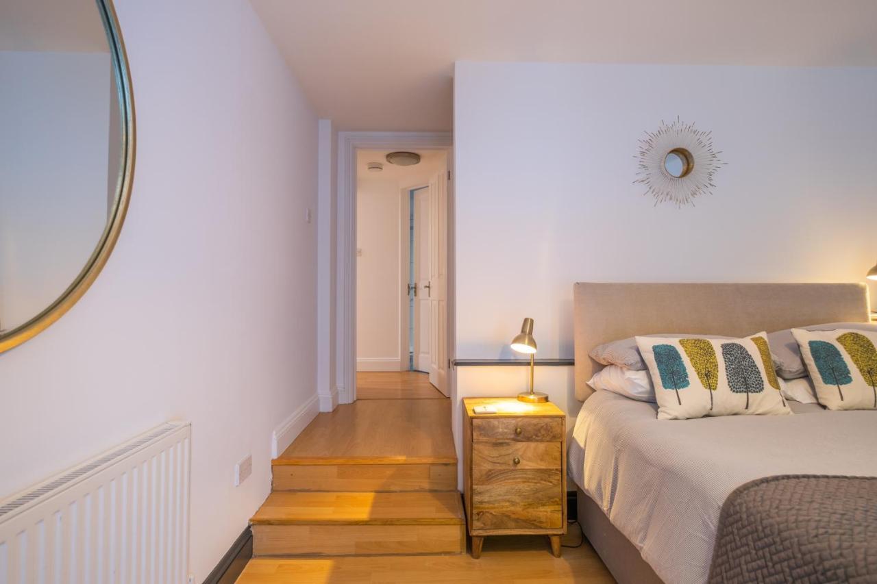 Modern Apt Near Gardens With Large Decking Area - Vivre Retreats Борнмът Екстериор снимка