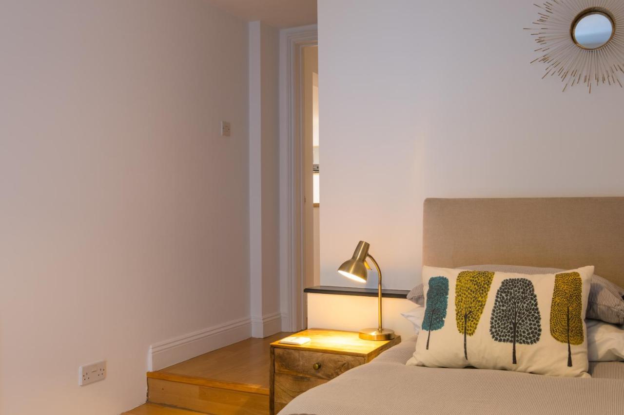 Modern Apt Near Gardens With Large Decking Area - Vivre Retreats Борнмът Екстериор снимка