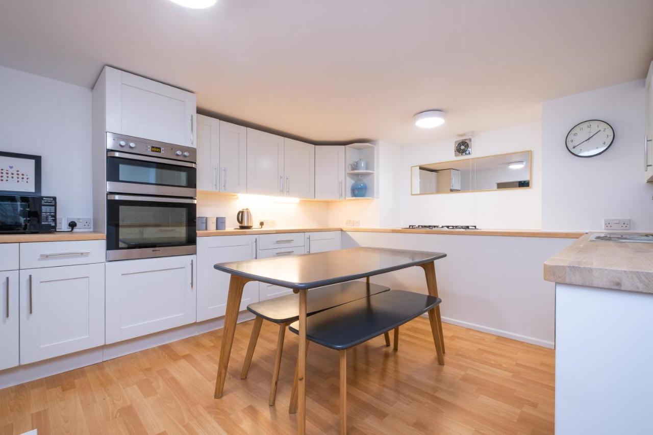 Modern Apt Near Gardens With Large Decking Area - Vivre Retreats Борнмът Екстериор снимка
