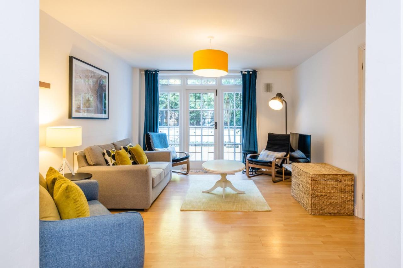 Modern Apt Near Gardens With Large Decking Area - Vivre Retreats Борнмът Екстериор снимка