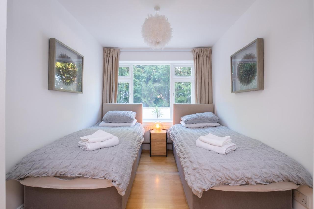 Modern Apt Near Gardens With Large Decking Area - Vivre Retreats Борнмът Екстериор снимка