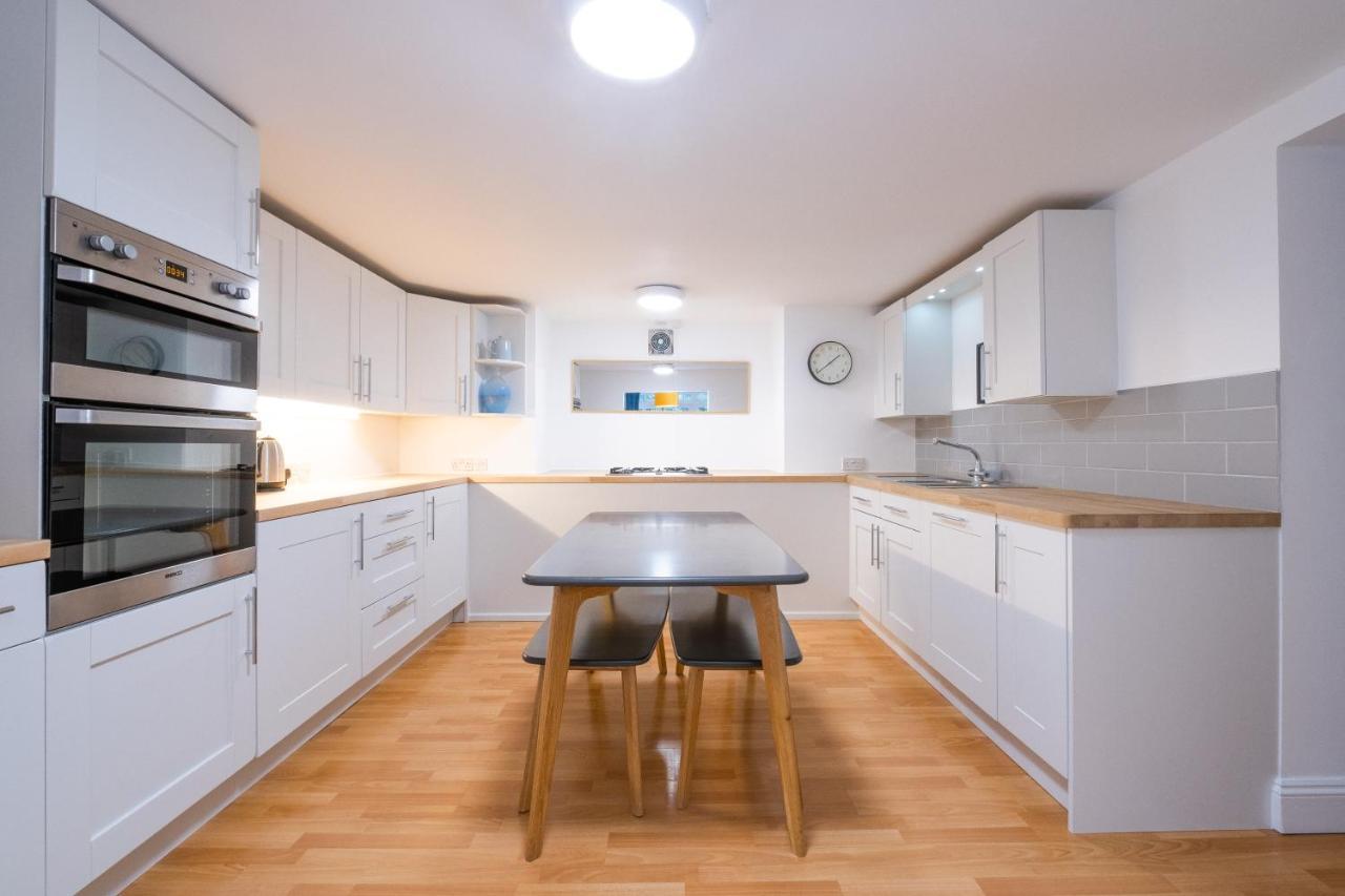 Modern Apt Near Gardens With Large Decking Area - Vivre Retreats Борнмът Екстериор снимка