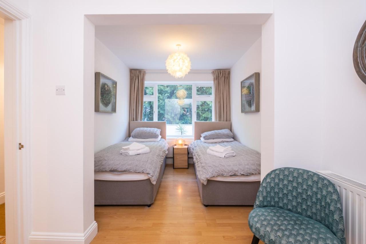 Modern Apt Near Gardens With Large Decking Area - Vivre Retreats Борнмът Екстериор снимка